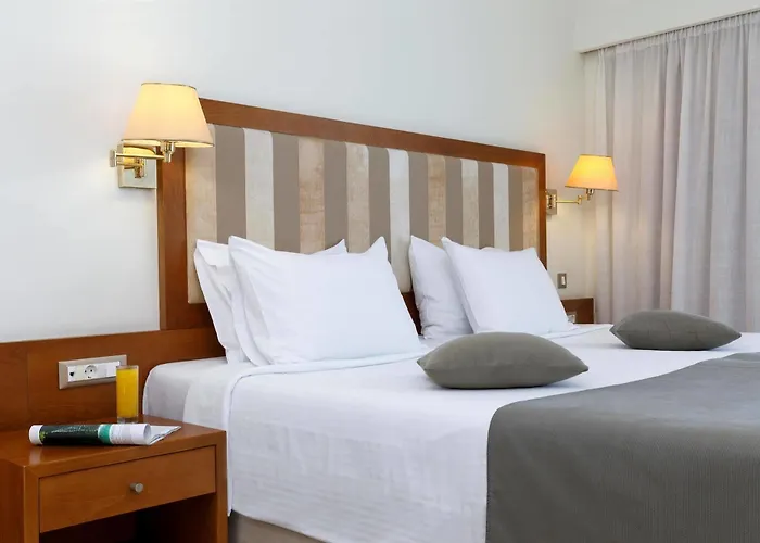 Отель Western Plaza 4*