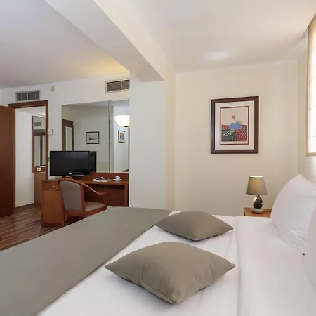 ホテル Western Plaza Rhodes City