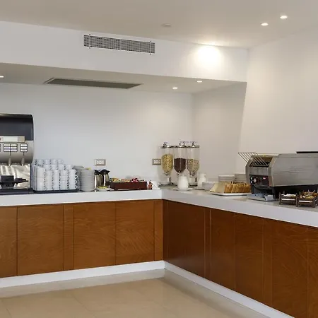 ホテル Western Plaza 4*