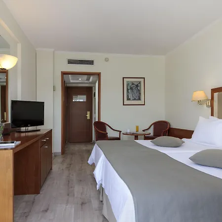 Western Plaza Hotel 4*