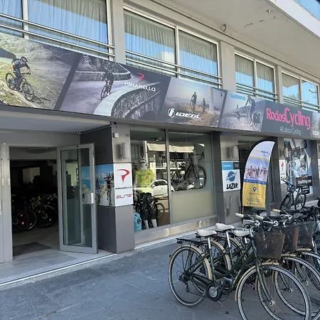 Отель Western Plaza 4*