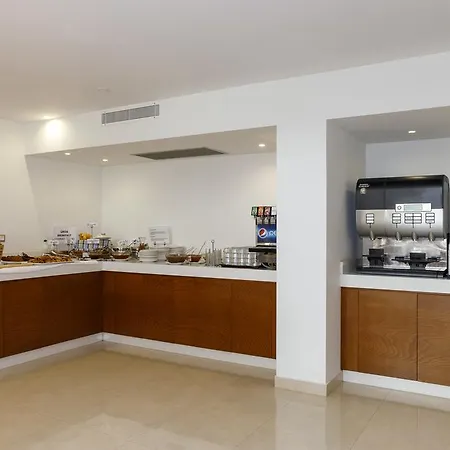 Western Plaza Hotel 4*