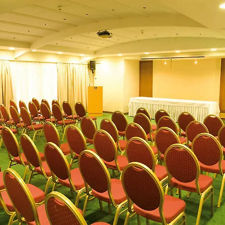 Отель Western Plaza 4*
