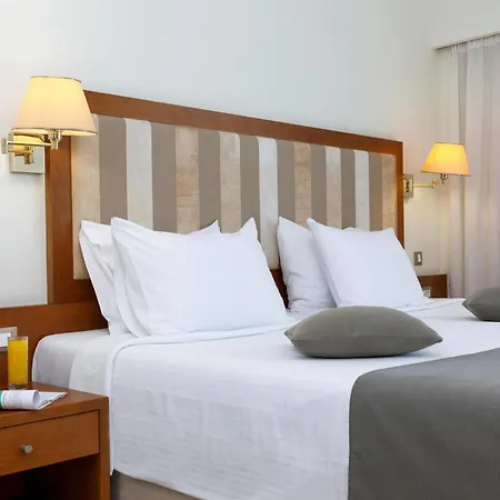 Отель Western Plaza 4*