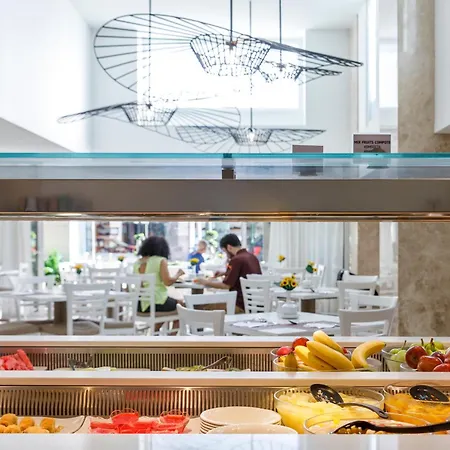 Отель Western Plaza 4*