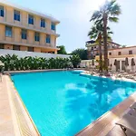 Ξενοδοχείο Western Plaza 4*