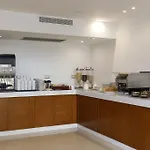 Ξενοδοχείο Western Plaza 4*