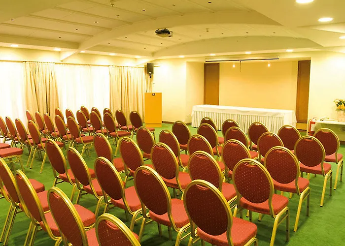 酒店 Western Plaza 4*